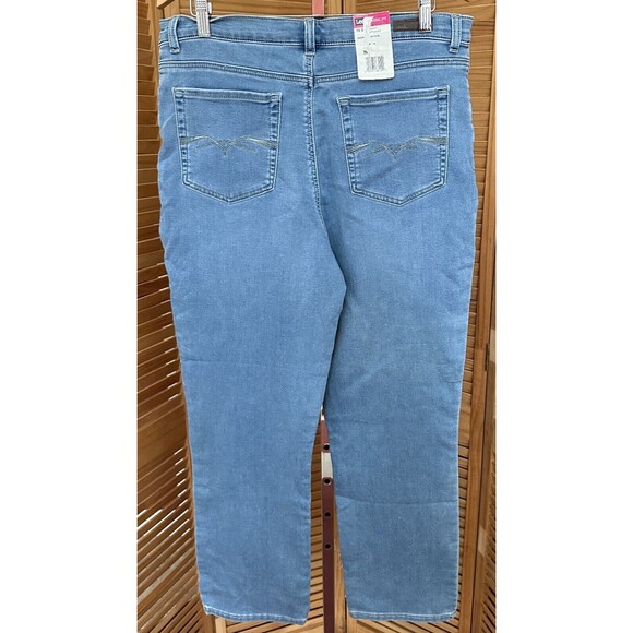 Lee Women’s Classic Fit Straight Leg Soft Denim Stretch Jeans Size 16 Short NWT - Picture 3 of 7